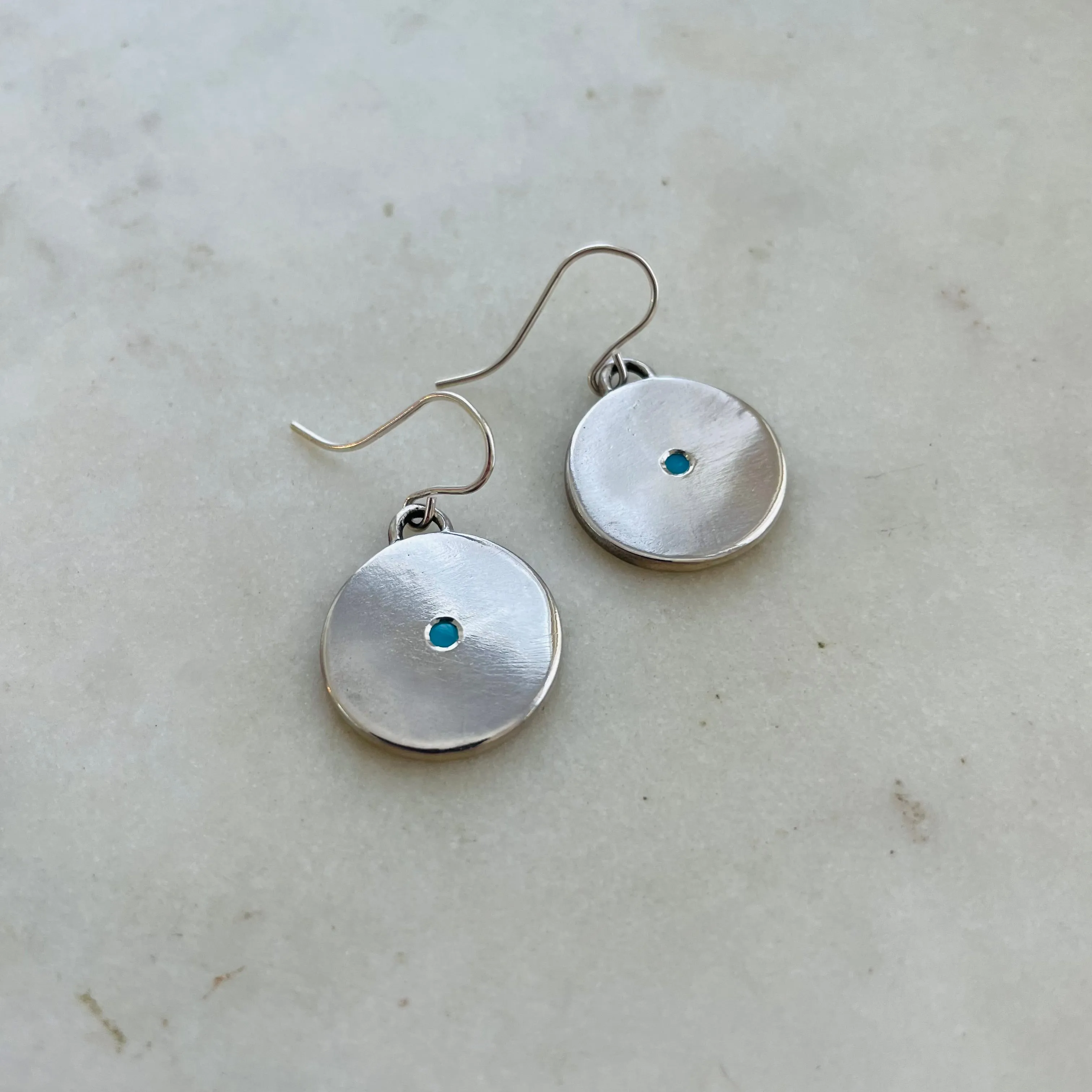 MINIMAL CIRCLE STONE EARRINGS