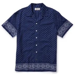 The Short Sleeve Hawthorne in Indigo Star Dot Border